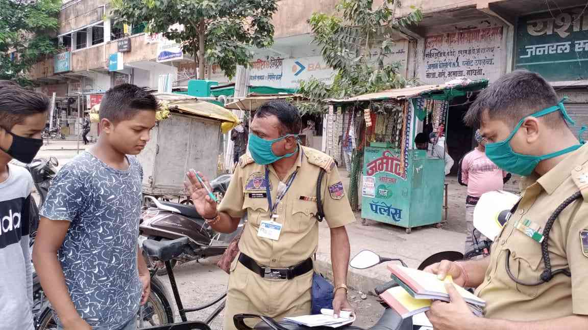 NDS personnel penalize a youngster for not wearing face mask 